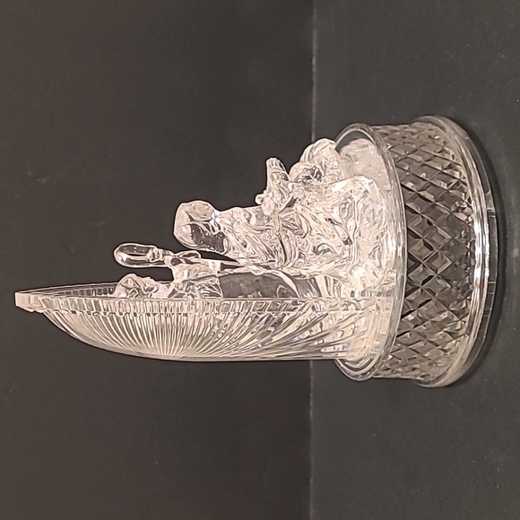 Beautiful Vintage Acrylic Wind-up Musical Nativity - Picture 9 of 16